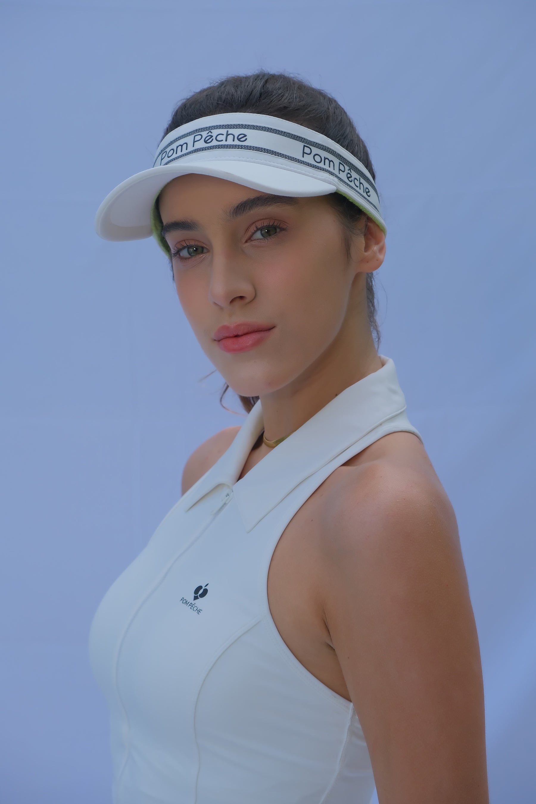 ベーシックサンバイザー　小顔効果　サイズ調整可能　吸汗性　軽い ホワイト　ZOE