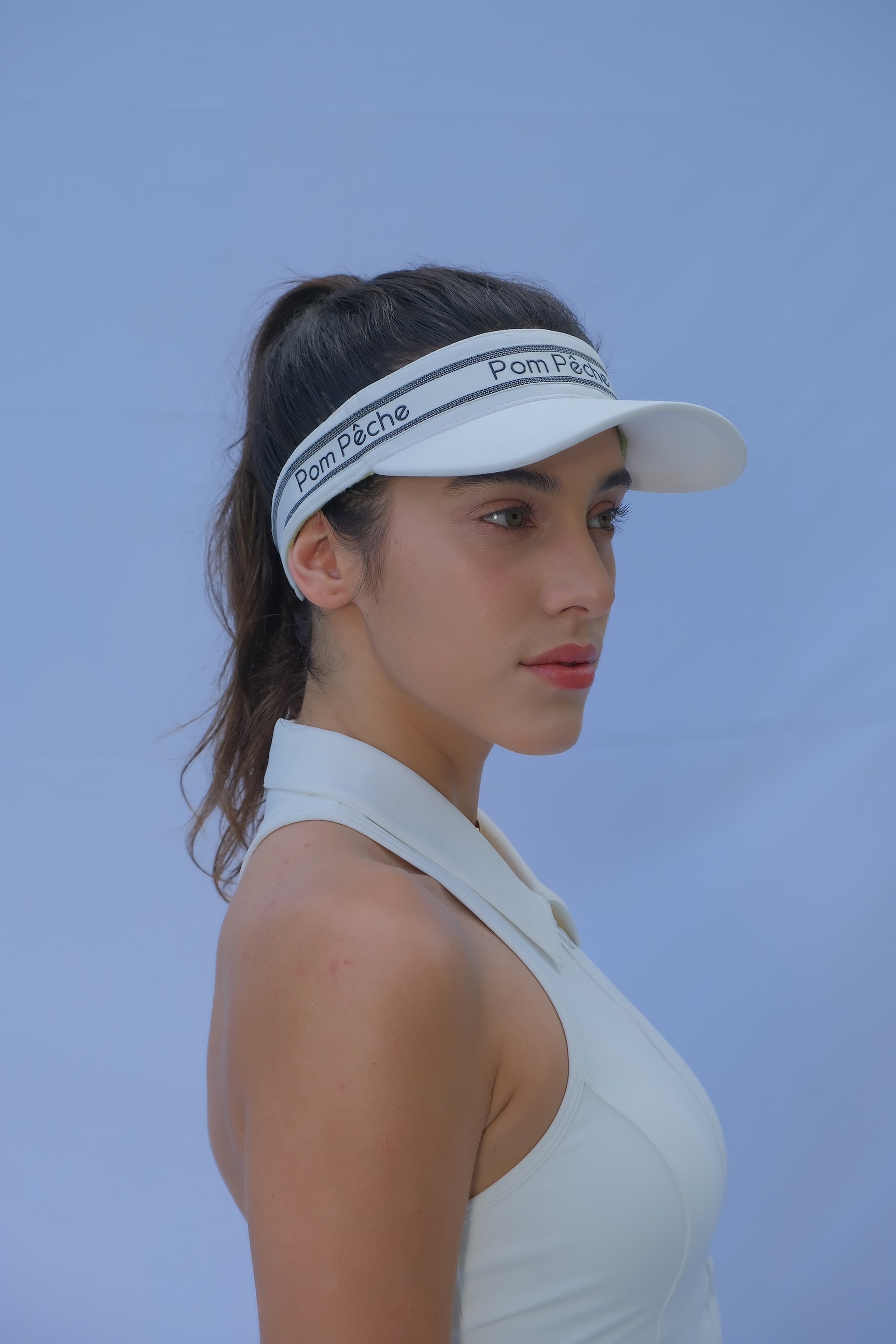 ベーシックサンバイザー　小顔効果　サイズ調整可能　吸汗性　軽い ホワイト　ZOE