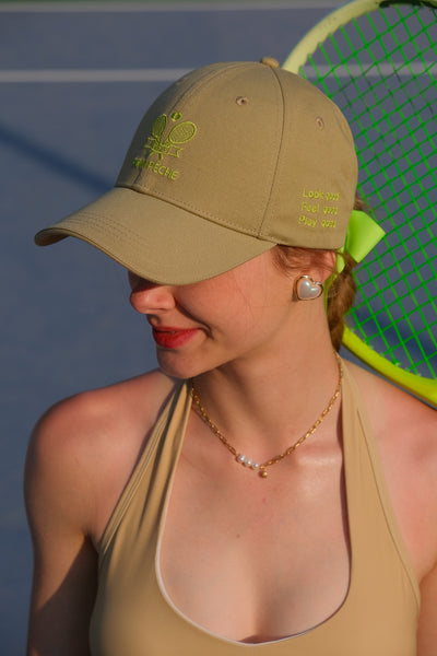 テニス キャップ　UVカット 小顔効果  サイズ調節可能 綿 100％リボン付き　 男女兼用 QUEER